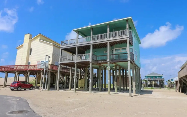 A Wave From It All Stay ON the Beach With Ocean Views From 2 Decks