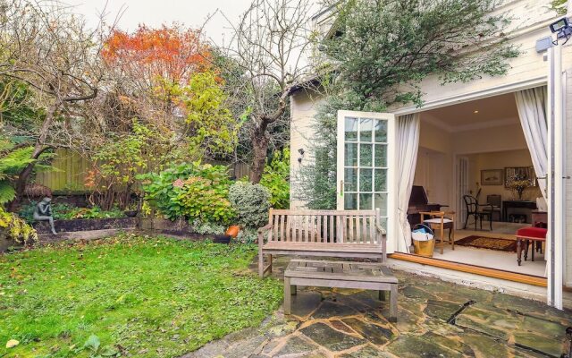 Hampstead Courtyard Escape