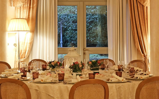 Hotel Savoy Palace