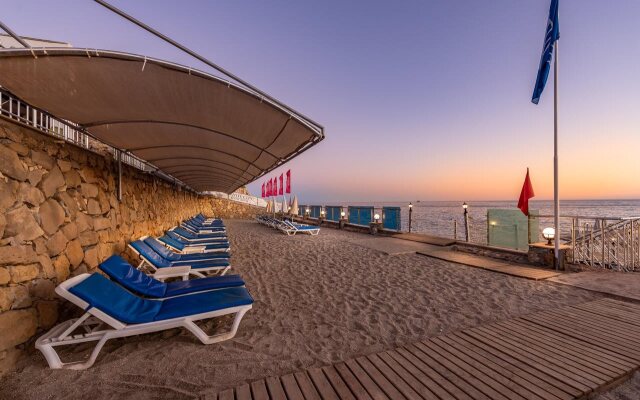 White City Beach - Adults Only