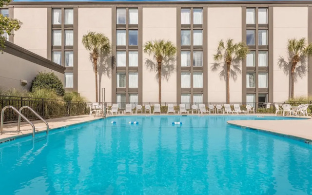 Holiday Inn Express Charleston-Summerville