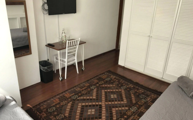Shakespeare Apartment