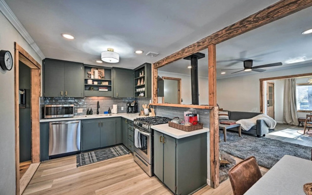 Flagstaff Cabin w/ Hot Tub & Fire Pit!