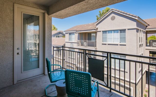 Stylish Phoenix Apartment by WanderJaunt