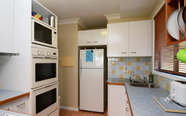 Silver Springs 6br Luxury Homestead with Wifi, Pool. Fireplace, Views, Olives and Space