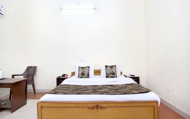 OYO 7609 Hotel Dolphin