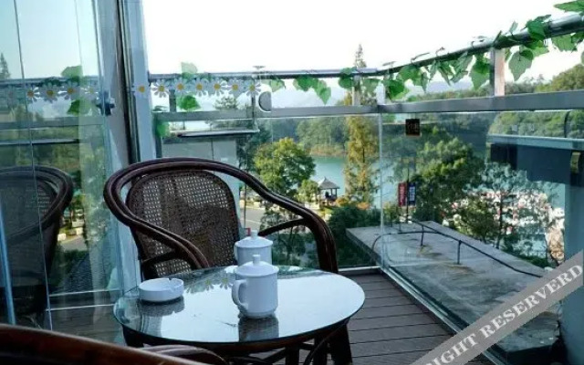 Nongfu Renjia Hostel