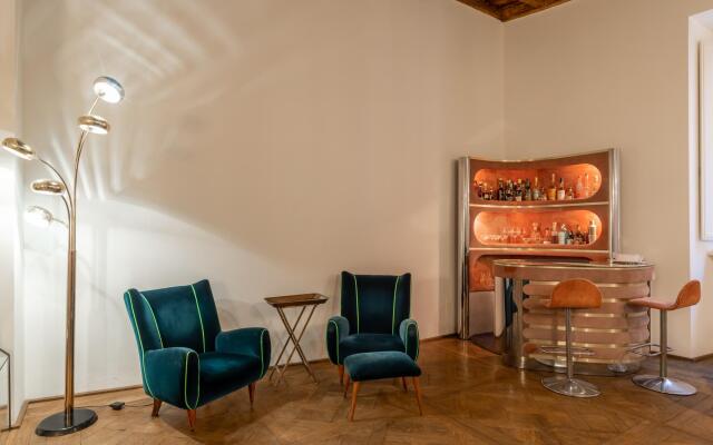 Chic And Style In Historical Via Giulia