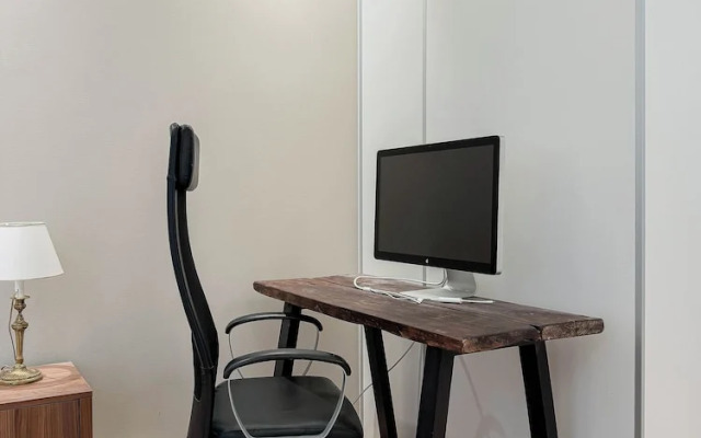 Stylish Downtown 2BR Flat with Sauna and Work Area
