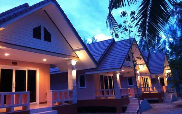 Ao Thong Beach Bungalows & Restaurant