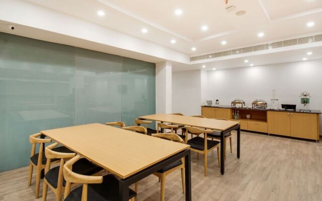 OYO Townhouse 228 Hotel Alana