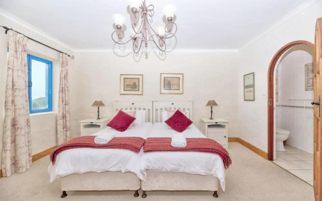 Casa Balena - Gansbaai seafront accommodation, back-up power