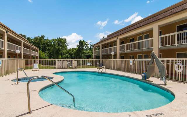 Suburban Studios Hotel Kingsland Near I-95