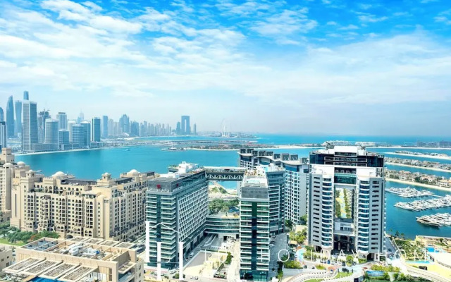 LUX Iconic Views at Palm Tower Suite 1