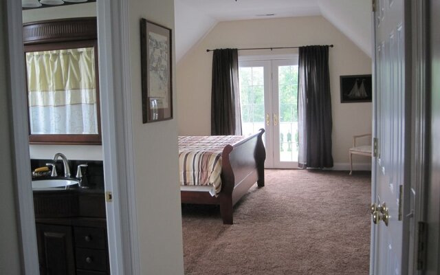 The Inn At Indian Creek & Indian Creek Bed and Stable