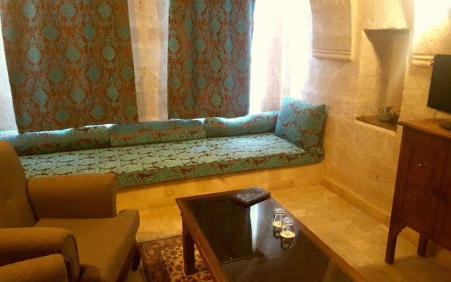 Monte Cappa Cave House