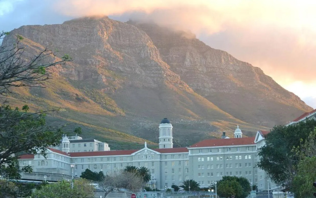 The Paragon LUXE with Rooftop Pool and Gym