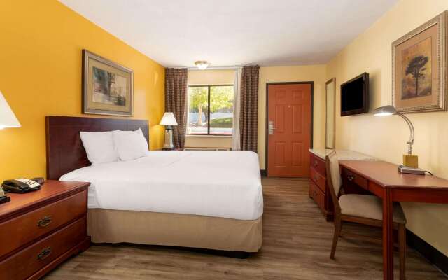 Travelodge by Wyndham Albuquerque East