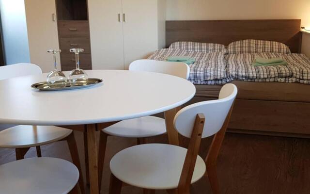 Suite with back garden