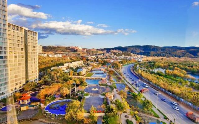 Fuxian Lake Mountain Lake Hotel