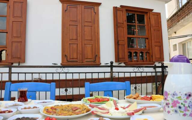 Otel Manolian