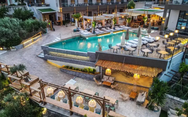 Del Mare Suites