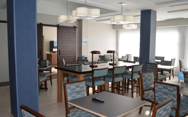 Holiday Inn Express & Suites Oxford by IHG