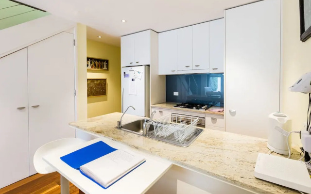 ALEXANDER, 2BDR South Melbourne House