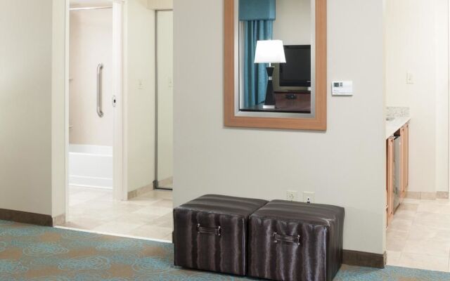 Hampton Inn & Suites Forest Park