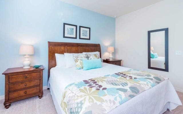 Luxury Lucayan