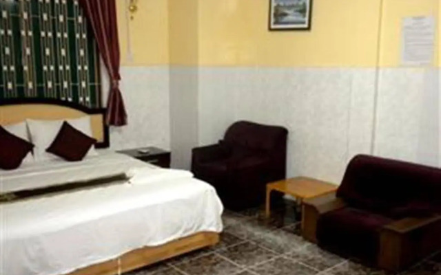 Golden Boat Guesthouse