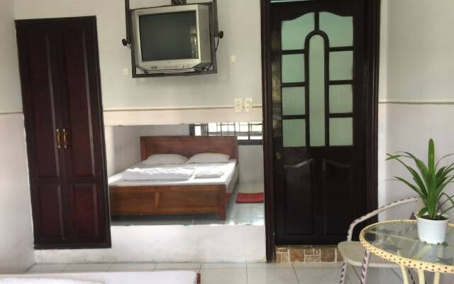 Halo Hostel