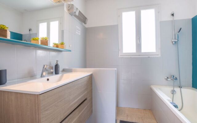 Chez Brigitte (PLC201)