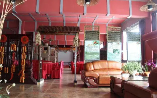 Shangri-La Holiday Manor