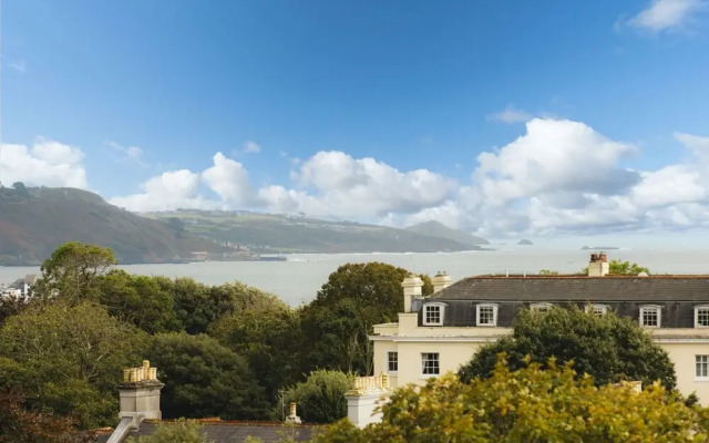 Modern 3 Bed Apartment - Parking
