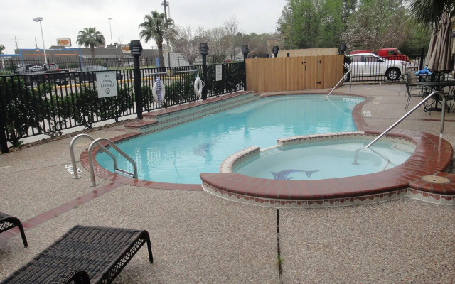 Holiday Inn Express & Suites Houston North Intercontinental by IHG