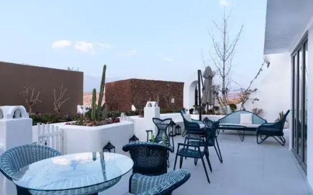 Sound on the Clouds Hotel Santorini, Dali