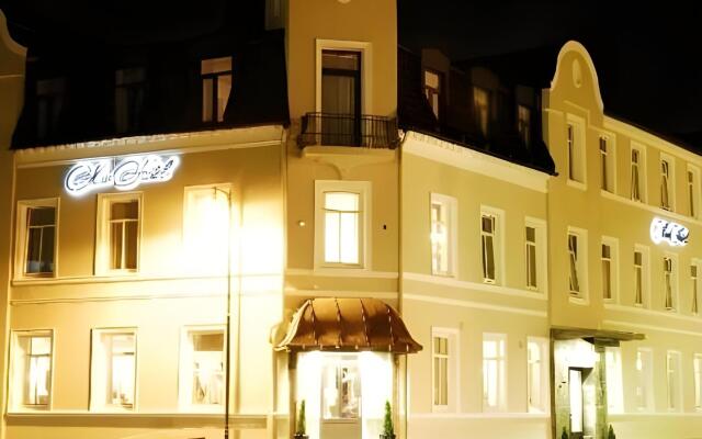 Moss Hotel & Apartments