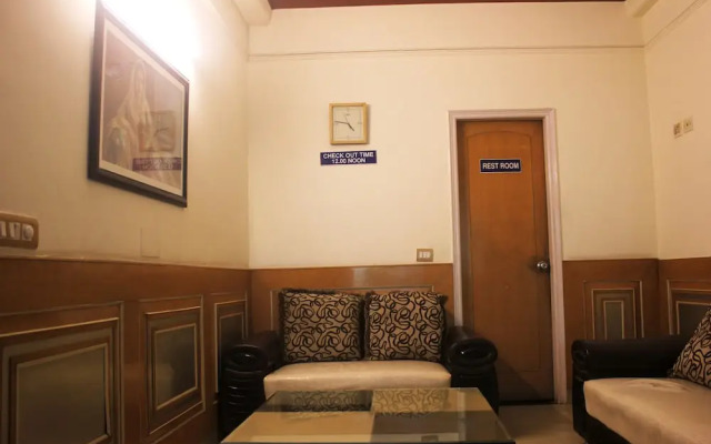 OYO 439 Hotel Queens Inn