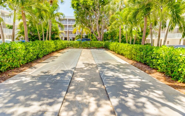 Island Beach Club 230D