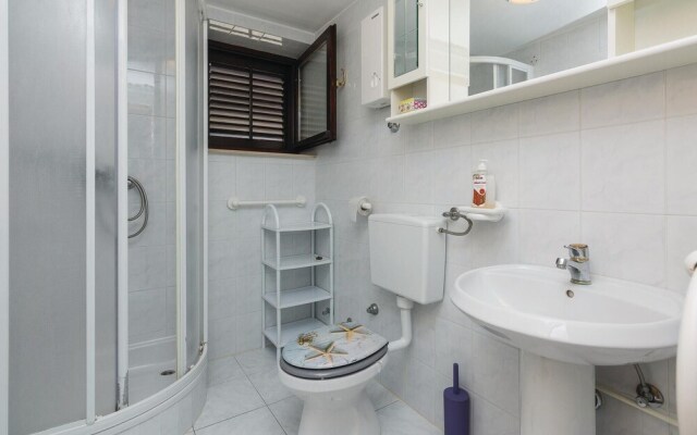 Amazing Home in Rtina With Wifi and 4 Bedrooms