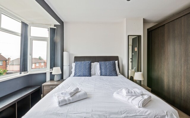 NEW Bright & Stylish 4BD Home City Centre of Leeds