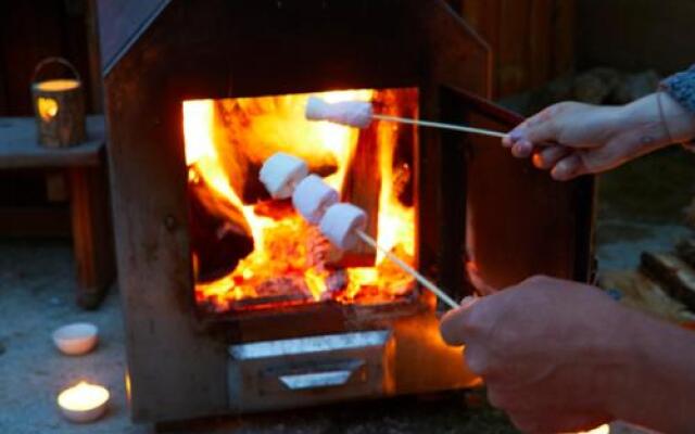 Pinewood Park-Tipis Hot Tubs And Lodges