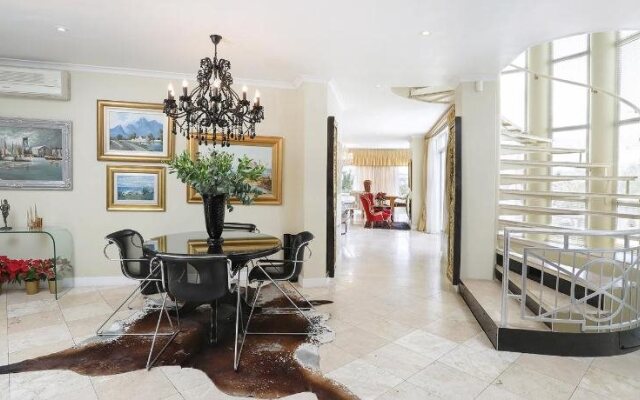 Francolin Manor