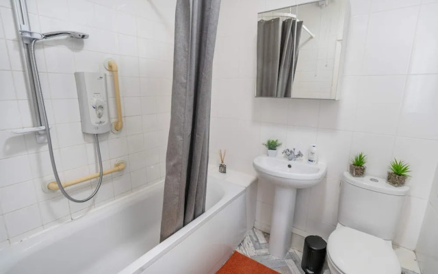 Comfy 3bed House-parking-garden