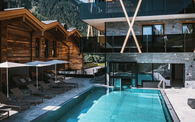 GLEMM by AvenidA Superior Hotel & Residences