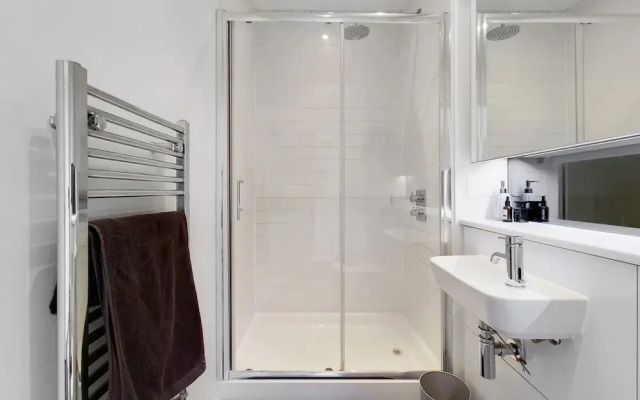 Stay in Style Modern 2 Bed Apartment