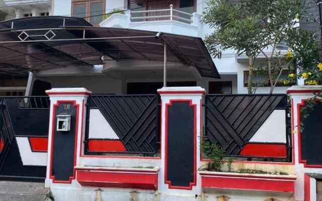 OYO 90560 Pondok Bambu Residence Syariah