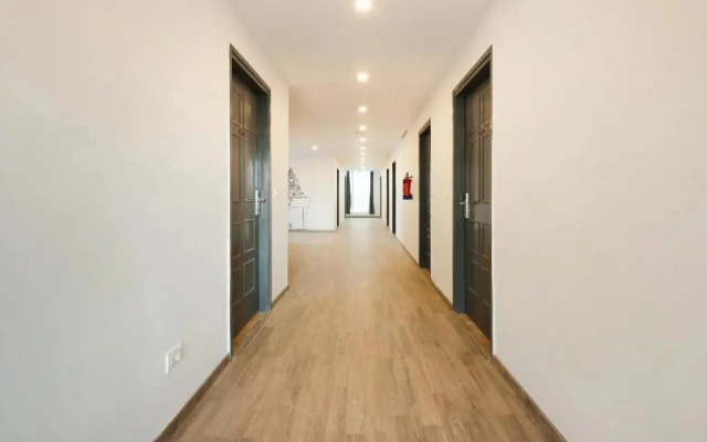 H Square by OYO Rooms