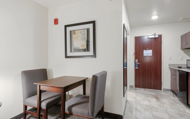 Cobblestone Hotel & Suites - Urbana